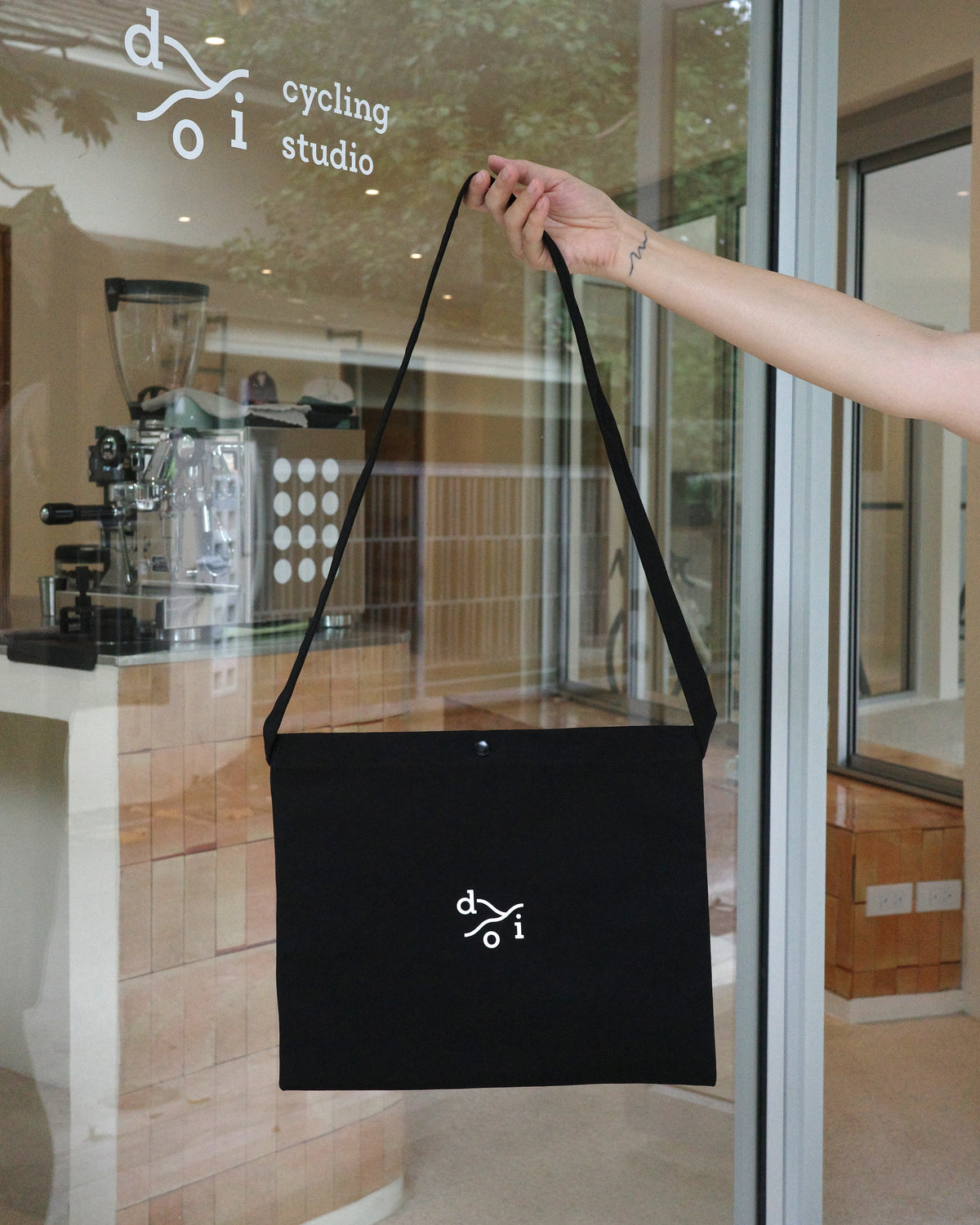 doi ORIGIN musette